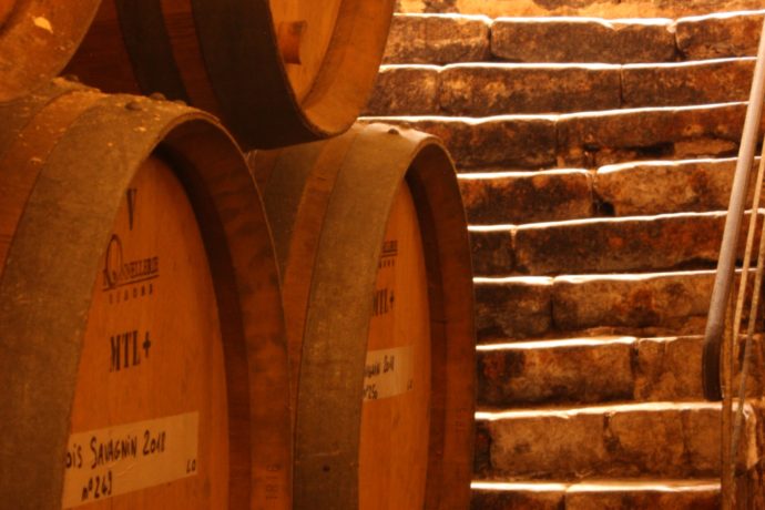 Escalier et tonneaux