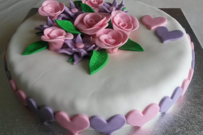 Gâteau fleurs coeurs (anniversaire adulte)
