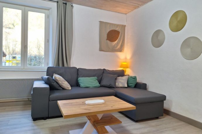 Au pied de la cascade