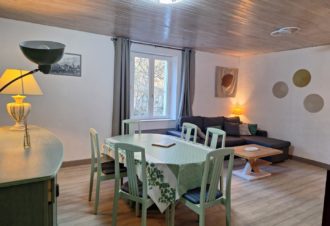 Au pied de la cascade