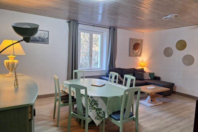 Au pied de la cascade