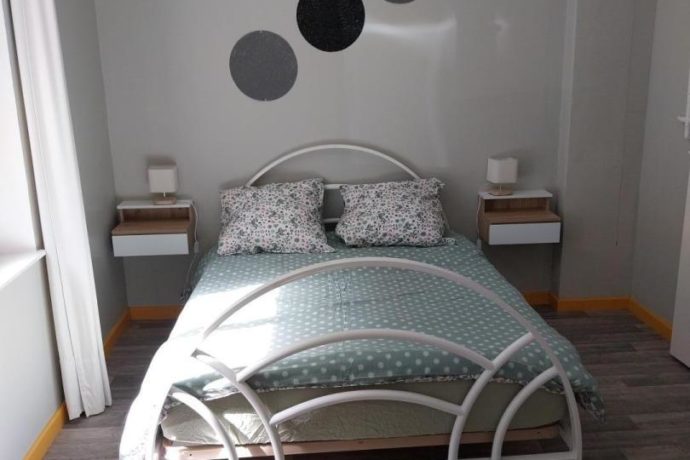 Au pied de la cascade