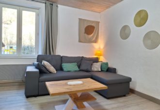 Au pied de la cascade