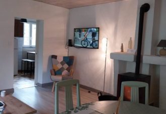 Au pied de la cascade