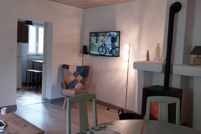 Au pied de la cascade