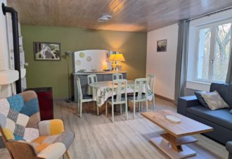 Au pied de la cascade