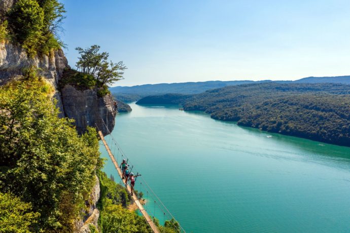 Via Ferrata au Lac de Vouglans dans le Jura avec Eskaléo