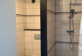 Meublé – Les jours heureux