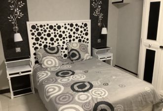 Meublé – Les jours heureux