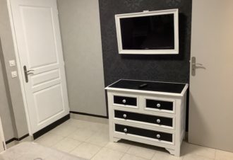 Meublé – Les jours heureux