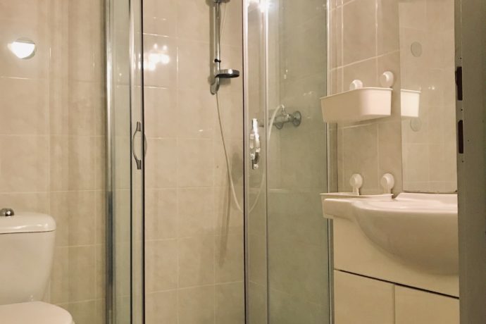 Salle de douche / toilettes