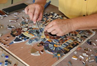 Atelier des savoir-faire – Stages créatifs terre, pierres & métal