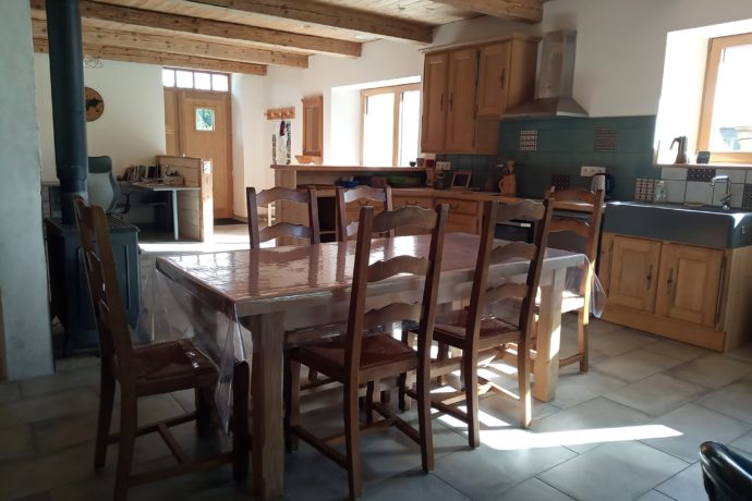 salle à manger et cuisine