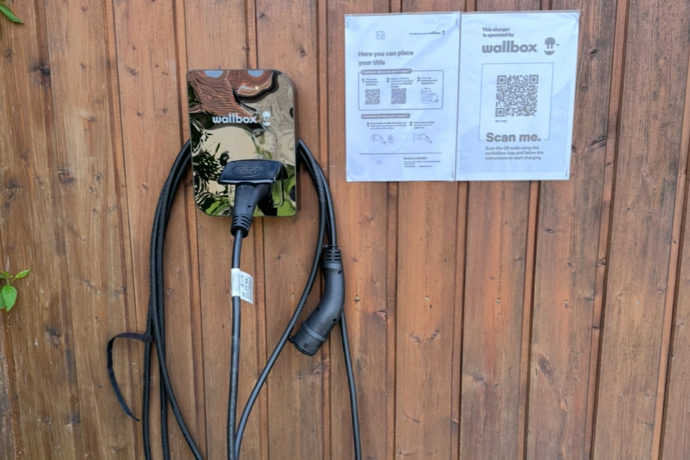 Borne de Recharge électrique Wall Box disponible contre règlement