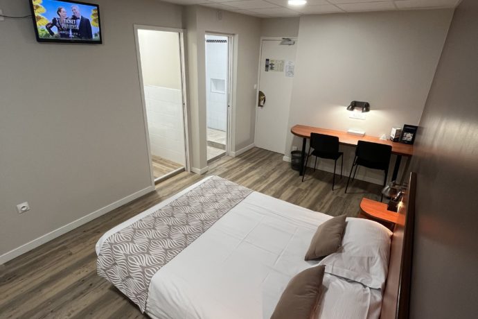 Chambre lit double 2 pers