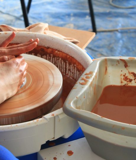 Atelier des savoir-faire – Stages créatifs terre, pierres & métal