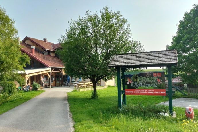 Auberge collective -SARL LA MAISON DU MONTAGNON