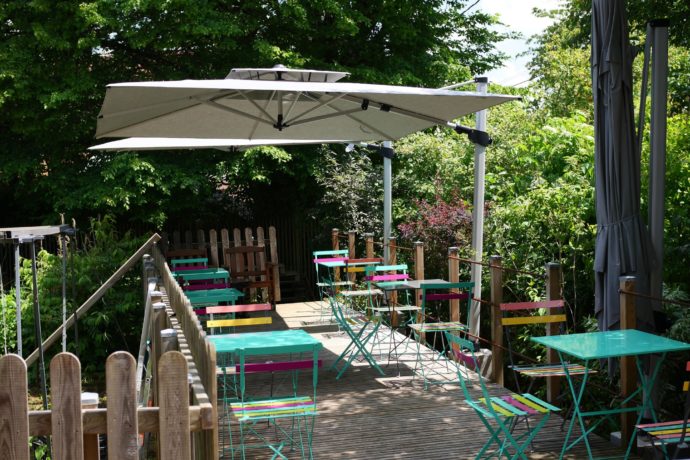 la terrasse : alcôve de verdure en terres barbares