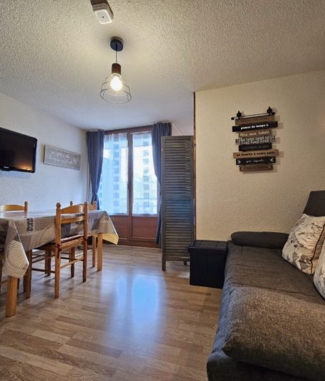 L’Orée des Pistes – Studio en résidence – R422ROU00