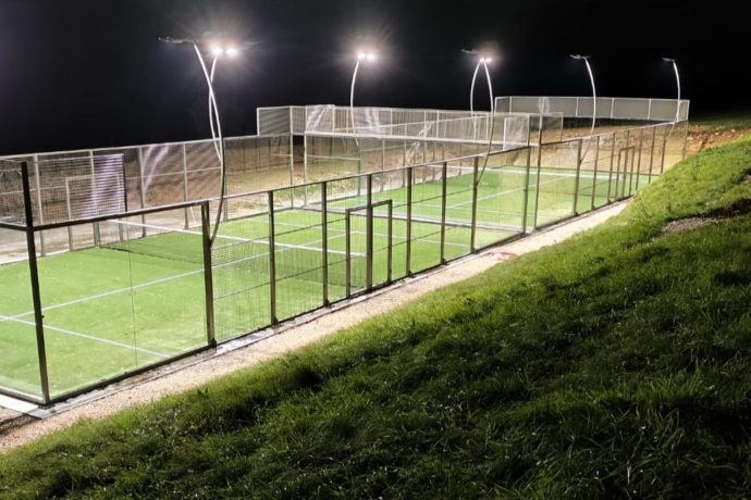 Pistes padel éclairées