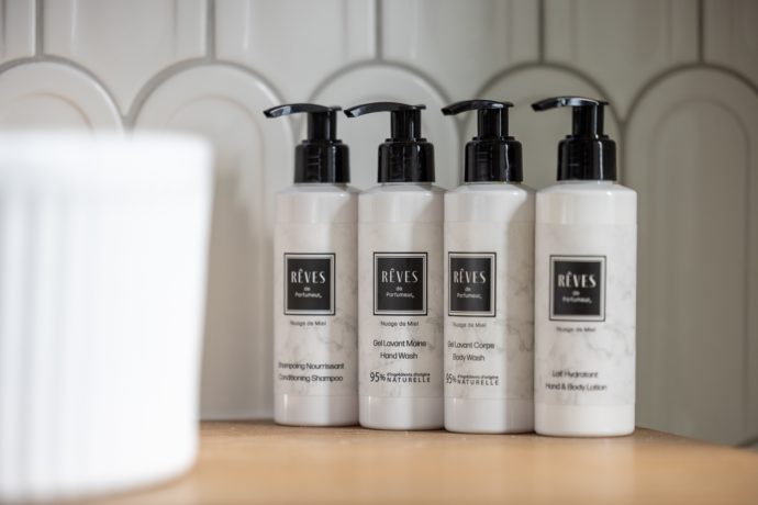 Produit salle de bain ( lait corps, gel douche, shampoing et gel lavant main)