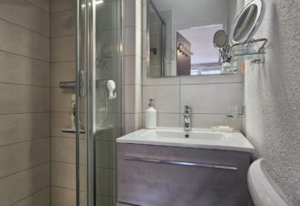 L’Orée des Pistes – Studio en résidence – R213BRO00