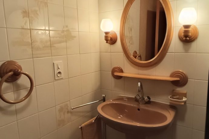 Salle de bain 2 + toilettes