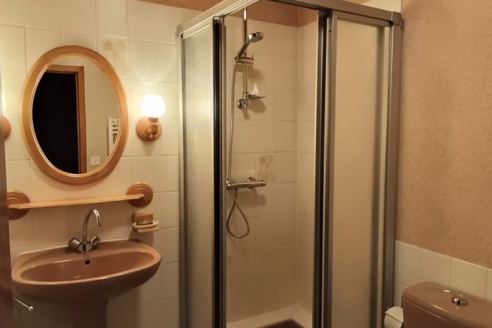 Salle de bain 2 + toilettes