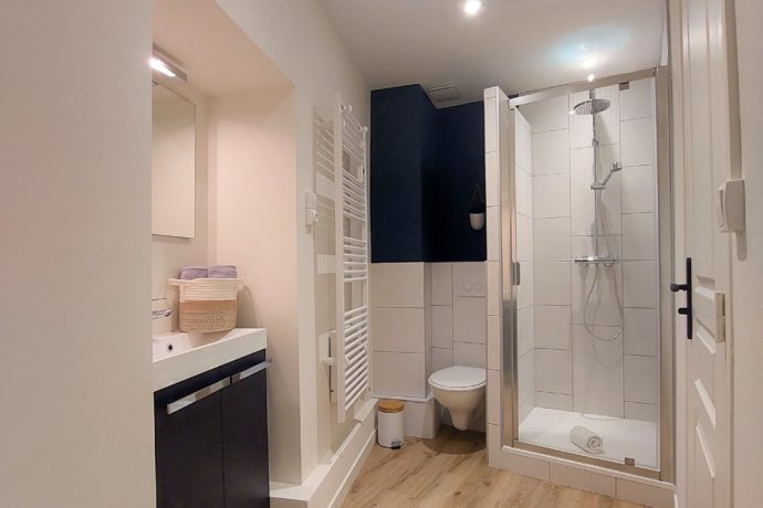 Salle de bain vue chambre