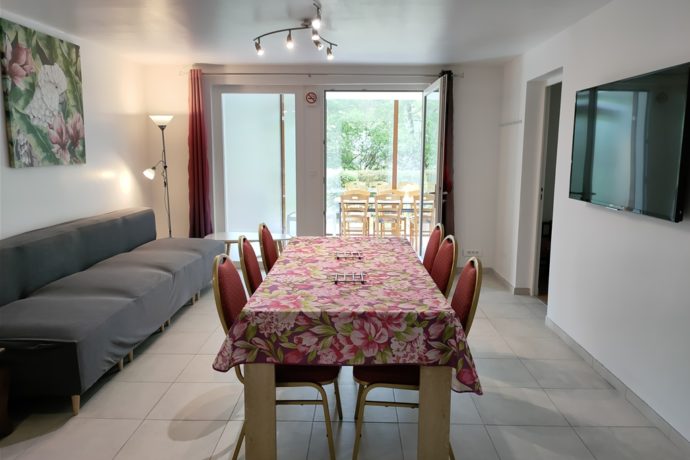Cuisine – Salle à manger – Salon en été.