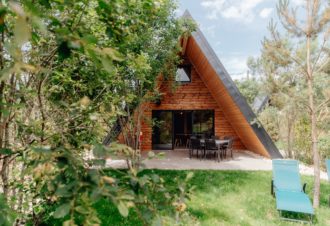 Les Chalets de Coyron – Hébergements Atypiques du Jura