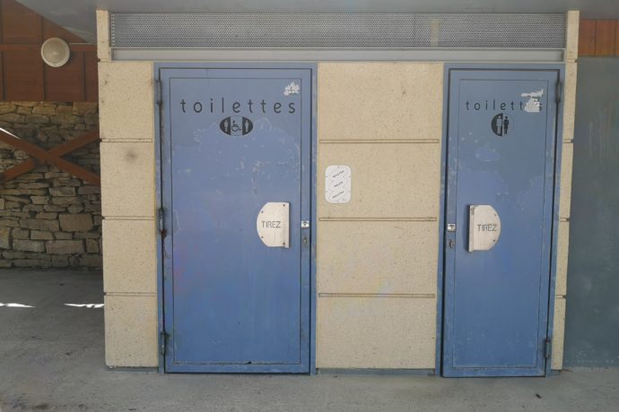 Toilettes parking Rochefort Sur Nenon