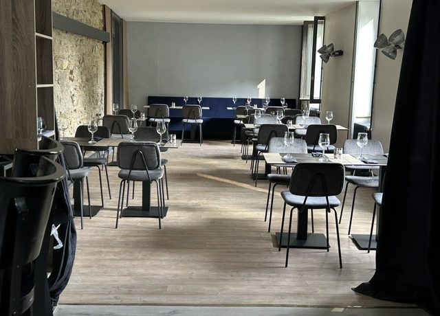 Vue Intérieure de la Salle de Restaurant