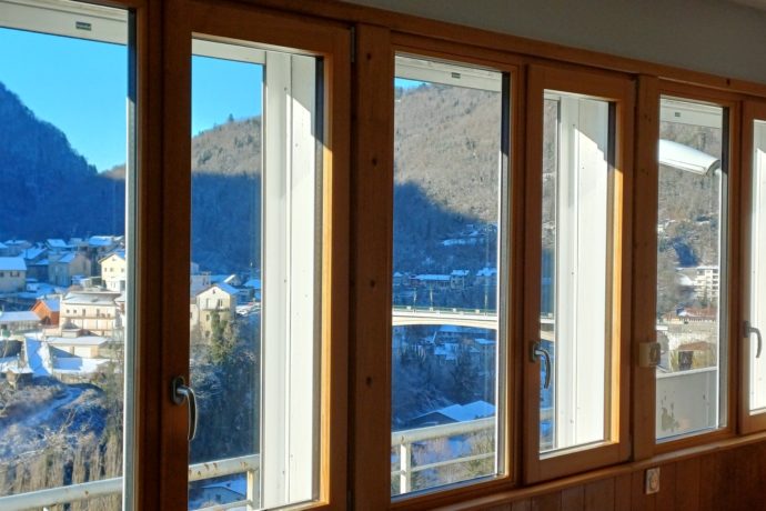 Vue sur la montagne et la vallée