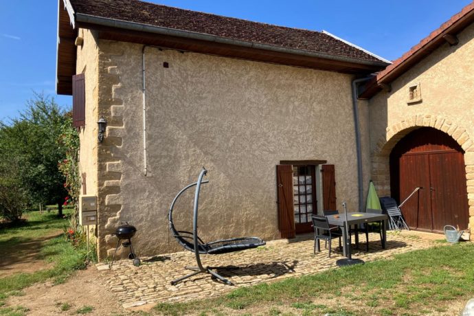 terrasse/entrée du gîte
