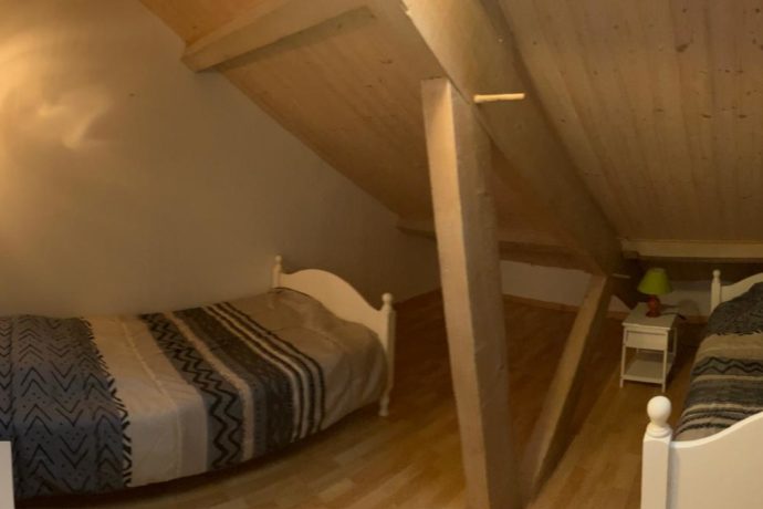 chambre 5 avec 2 lits simples