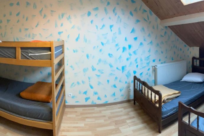 chambre 4 avec 4 lits simples