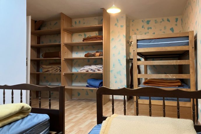 chambre 4 avec 4 lits simples