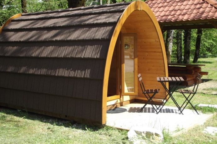 camping_saint_claude_cabane_terrasse