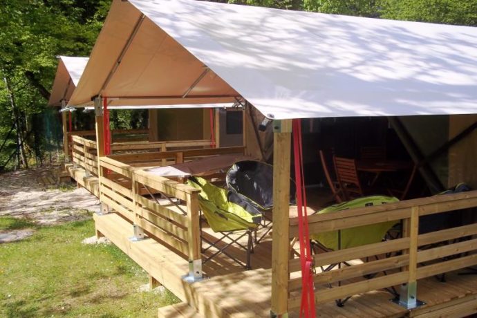 camping_saint_claude_lodge_freeflower_terrasse