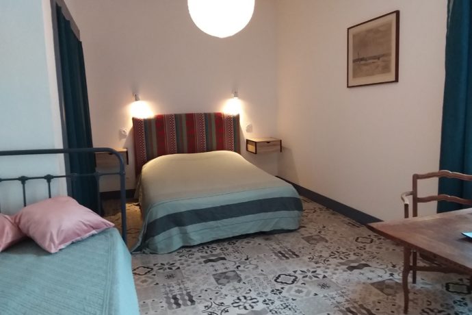 chambre lit doubble et lit 1 pers