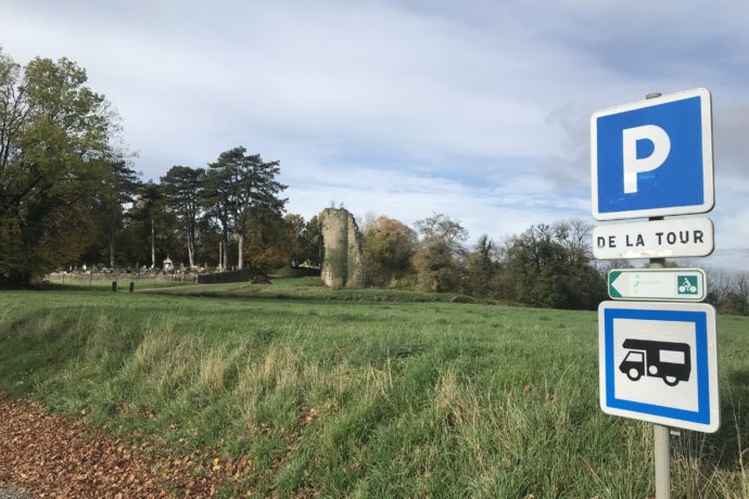 chateau-chalon_aire de camping-car