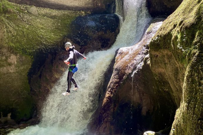 dernier saut dans le canyon des gorges de Malvaux en canyoning