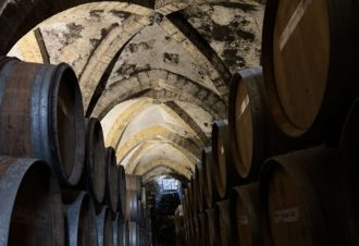 Vins Jérôme Arnoux, La Cave de la Reine Jeanne