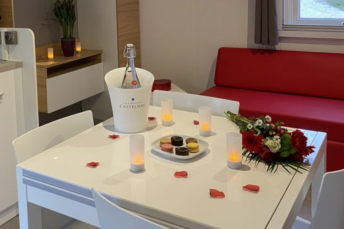 Mignardises, bouteille et mise en ambiance du parck romantique (en option)