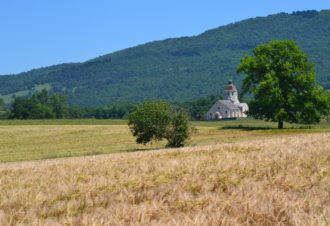 Entre églises et châteaux
