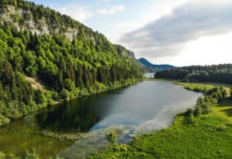 L’Échappée Jurassienne  : randonnées au milieu des lacs et cascades