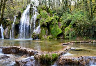 La cascade des tufs aux Planches près d’Arbois