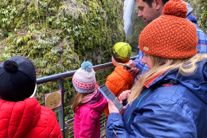 juraventures_application_telephone_famille_lesplanchesenmontagne_hiver_2025_©CNJ (36)