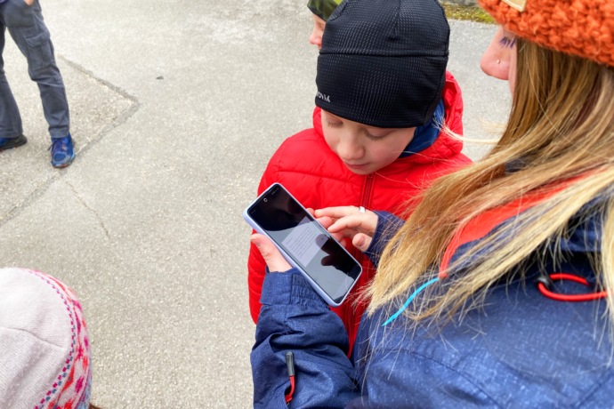 juraventures_application_telephone_famille_lesplanchesenmontagne_hiver_2025_©CNJ (7)